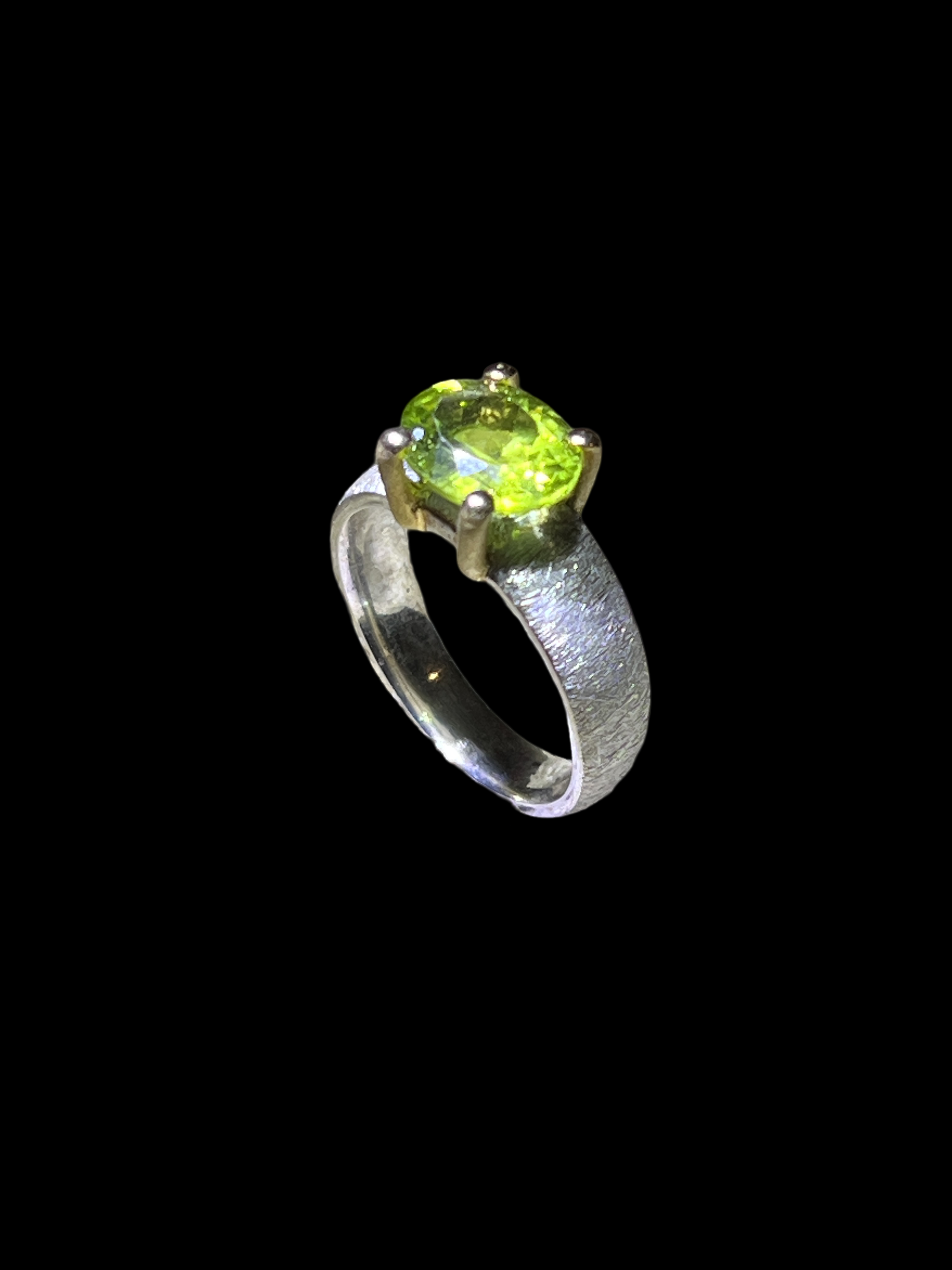 Schwarzopal Rote Höllenblitze Ring in Silber mit vergoldeter Fassung