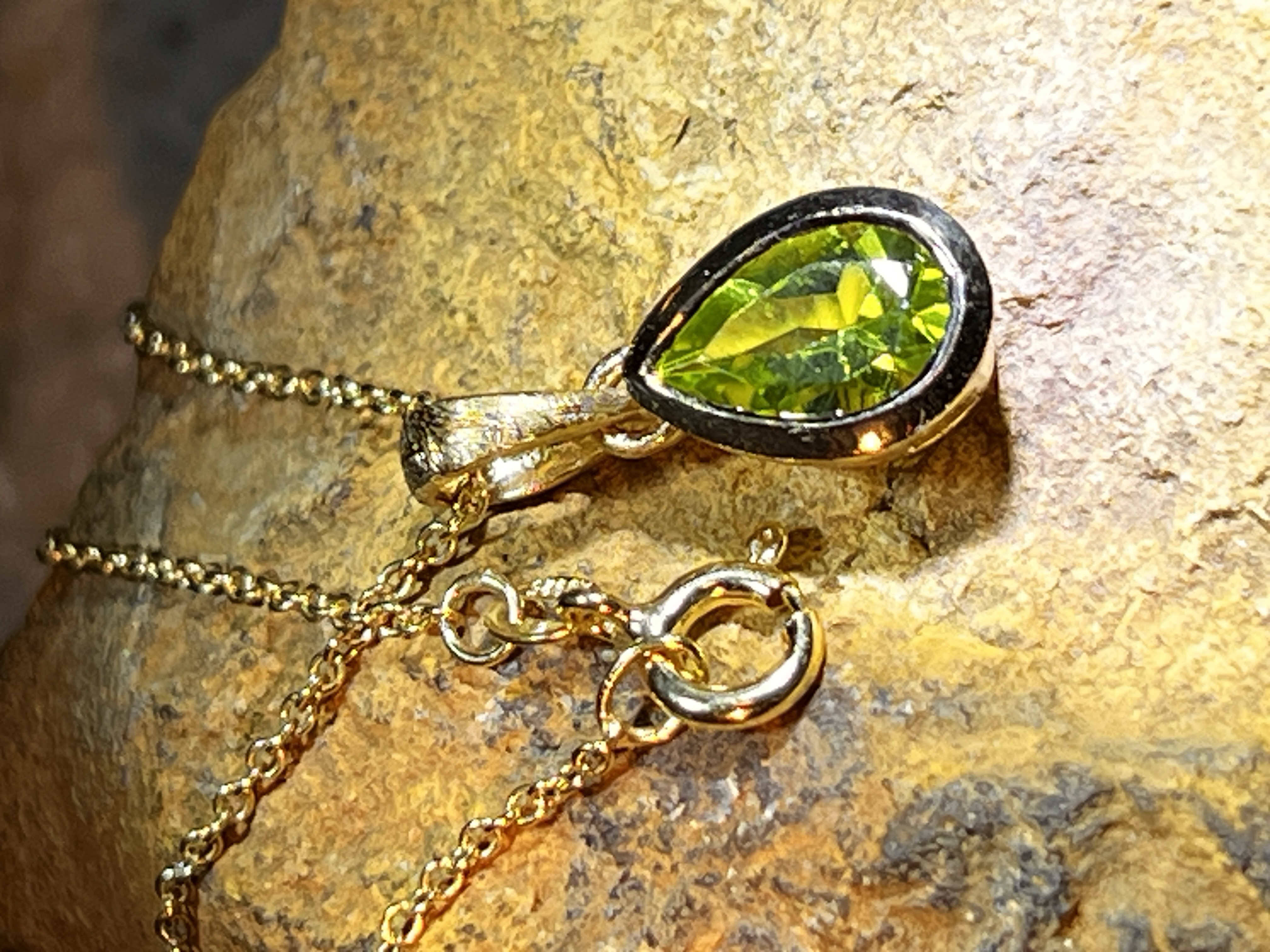 Peridot Anhänger in Silber Gold plattiert