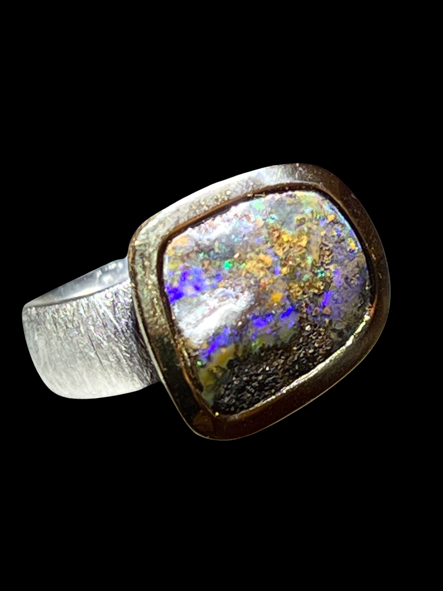 Boulder Opal Ring in Silber mit vergoldeter Fassung