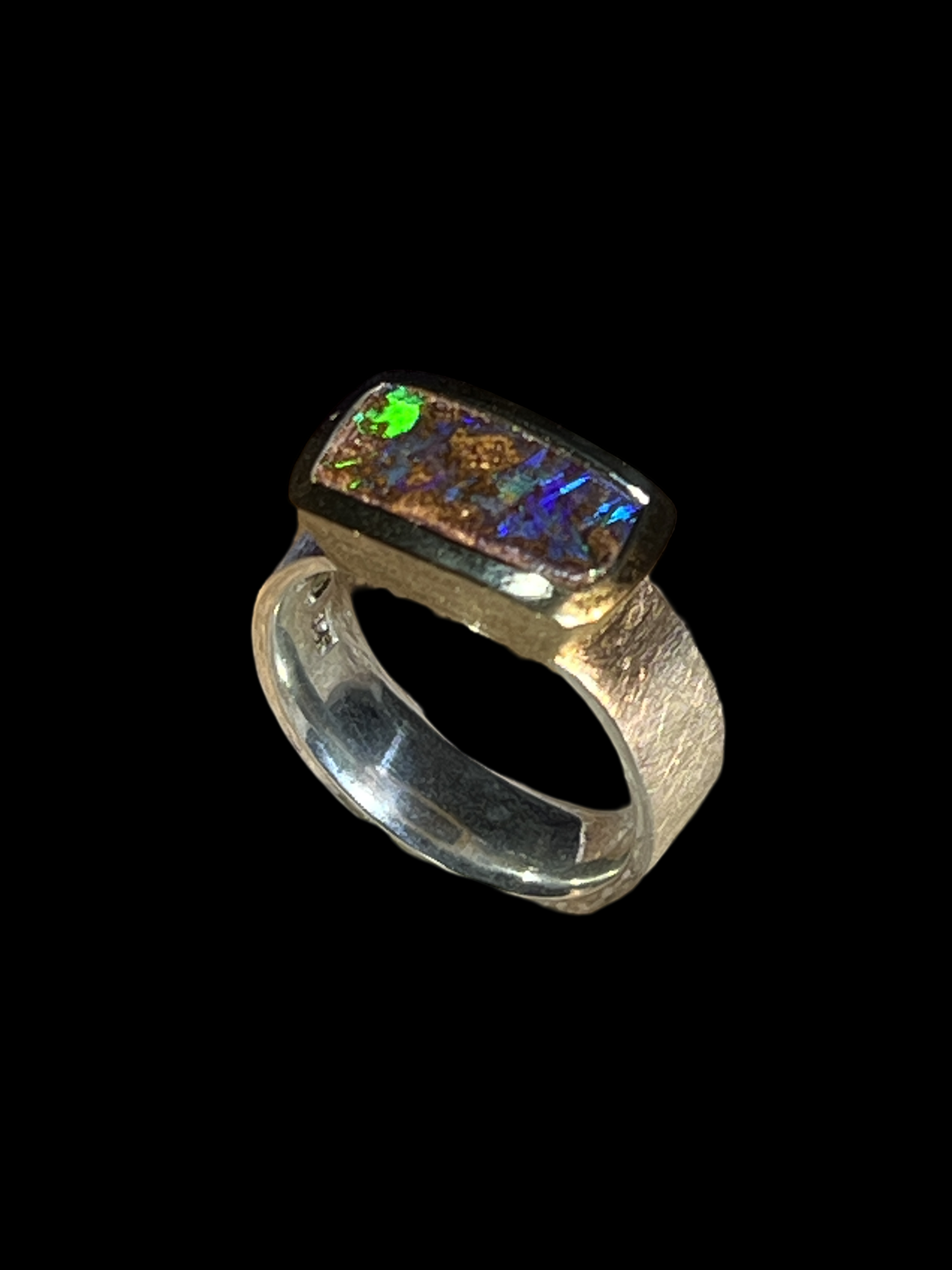 Boulder Opal Starker Australier Ring in Silber mit vergoldeter Fassung